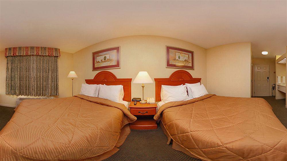 Days Inn By Wyndham Конкорд Екстер'єр фото
